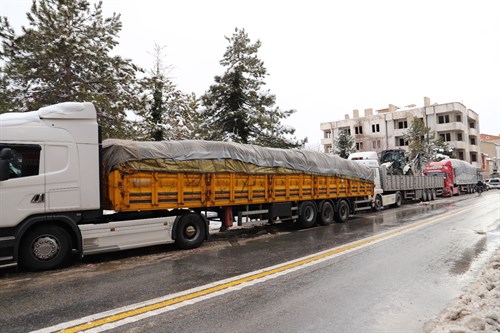 Depremden Etkilenen Vatandaşlarımıza Yardım Tırları İlçemizden Uğurlandı